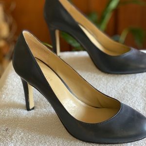 Navy round toe pump